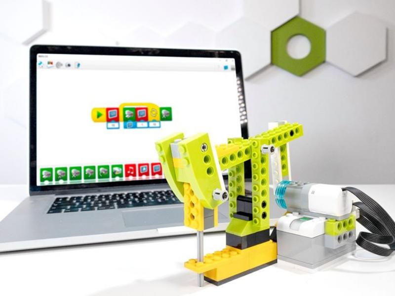 Robotyka w edukacji: Programowanie robotów WeDo 2.0 w języku LEGO
